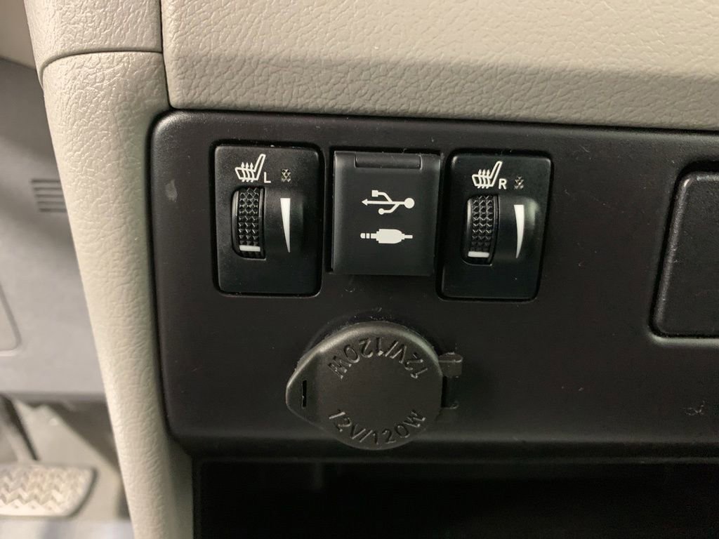 Used 2020 Toyota Sienna XLE FWD image 28
