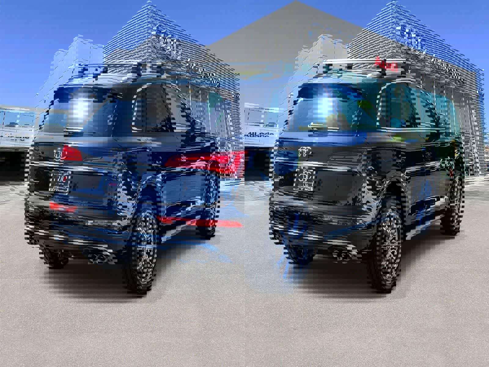 Used 2023 Audi SQ5 Premium Plus w/ Premium Plus Package image 4