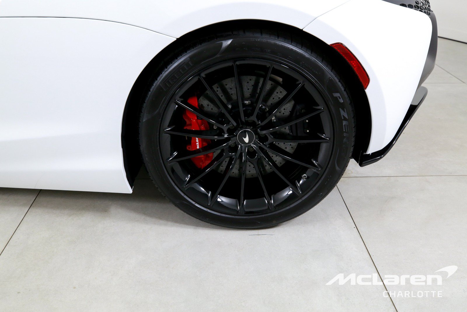 Used 2025 McLaren Artura RWD image 28