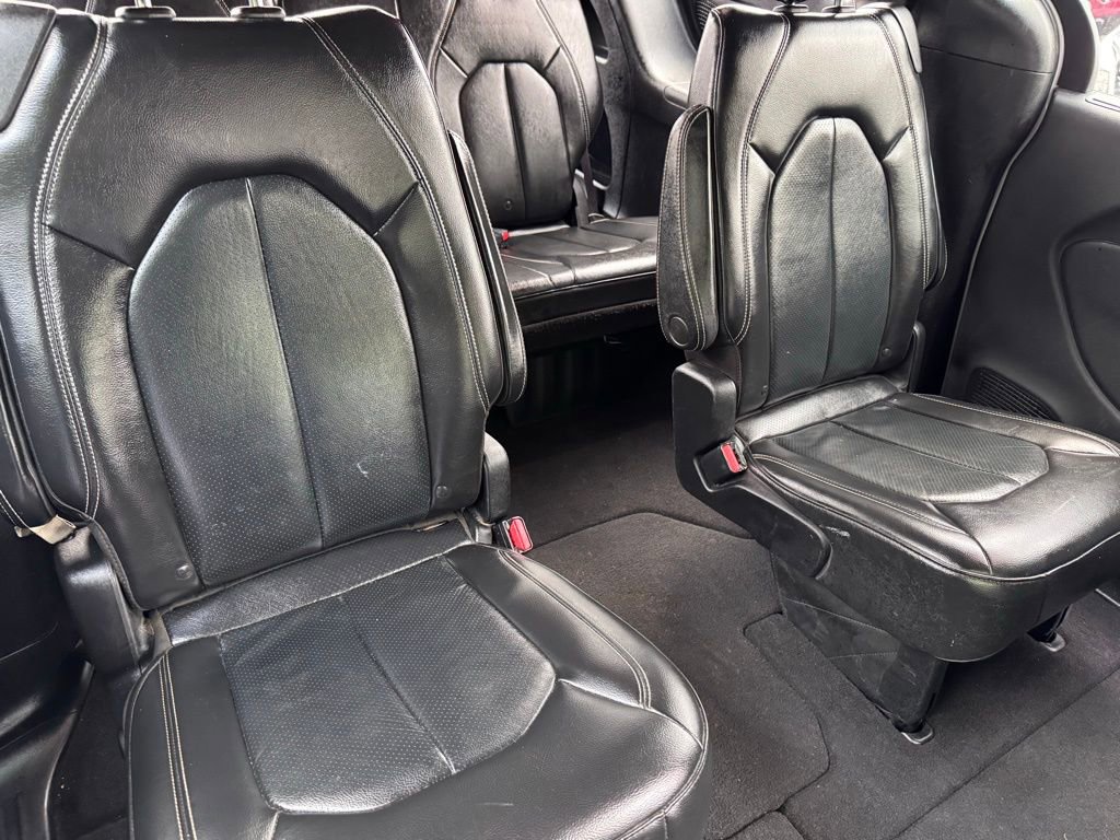 Used 2021 Chrysler Pacifica Touring-L w/ Premium & Safety Sphere Group FWD image 19