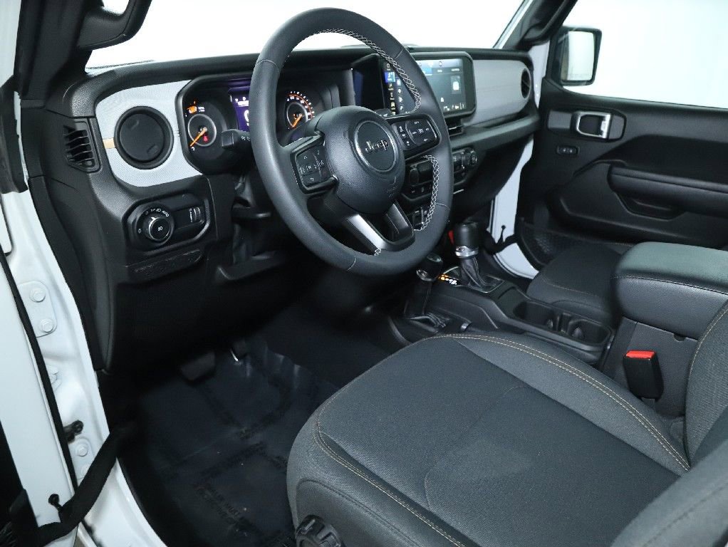 Used 2025 Jeep Wrangler Sport S image 17