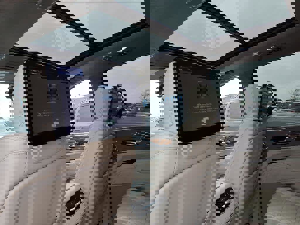 Used 2023 Cadillac Escalade Sport Platinum w/ LPO, ONYX Package image 12