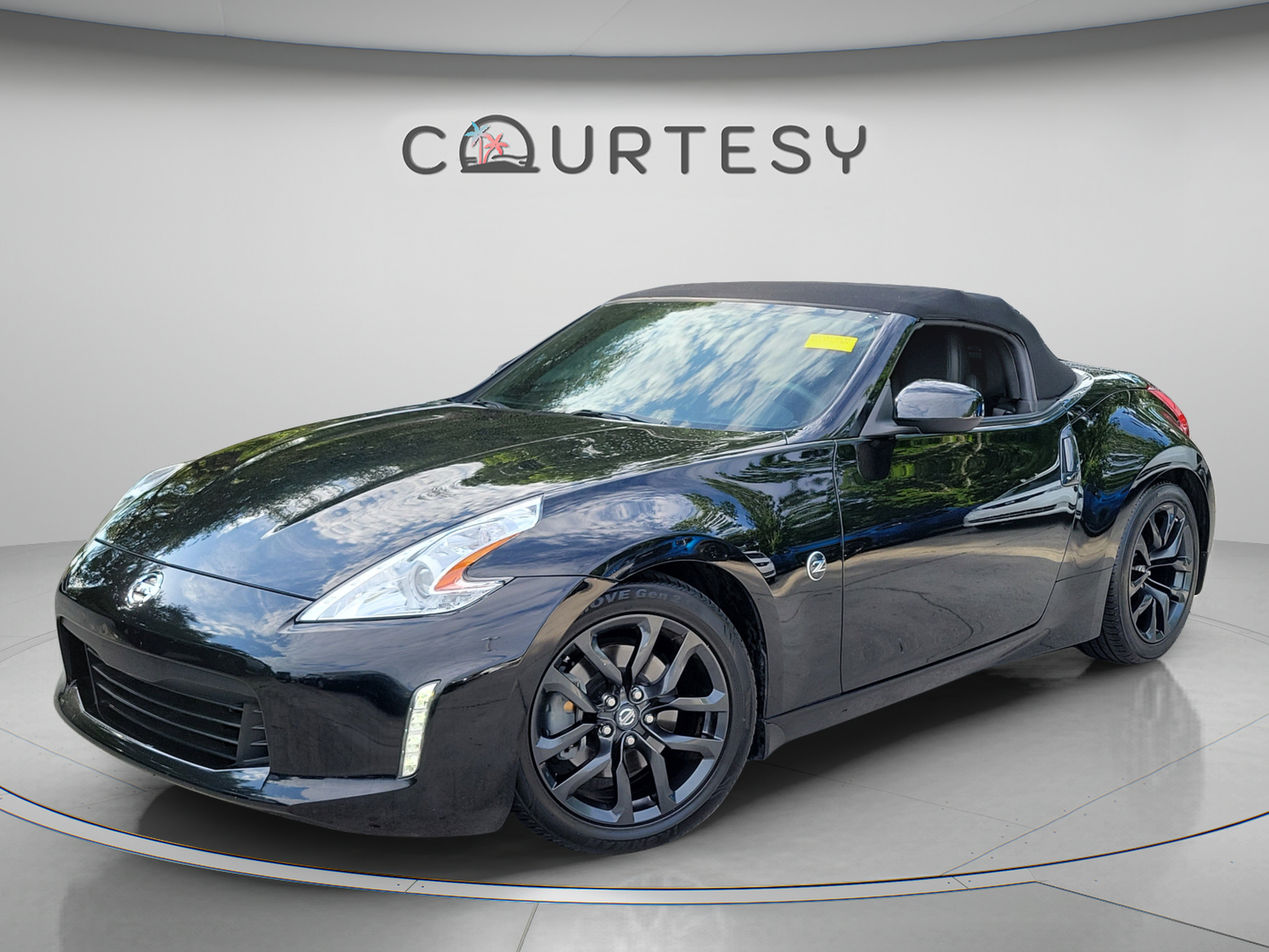 Used 2016 Nissan 370Z Touring RWD image 1