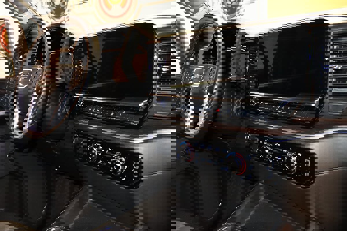 Used 2025 GMC Sierra 3500 SLT w/ SLT Premium Package image 76