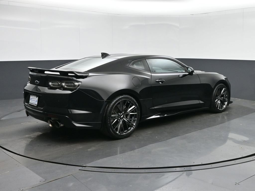 Used 2019 Chevrolet Camaro ZL1 w/ LPO, ZL1 Protection Package RWD image 7