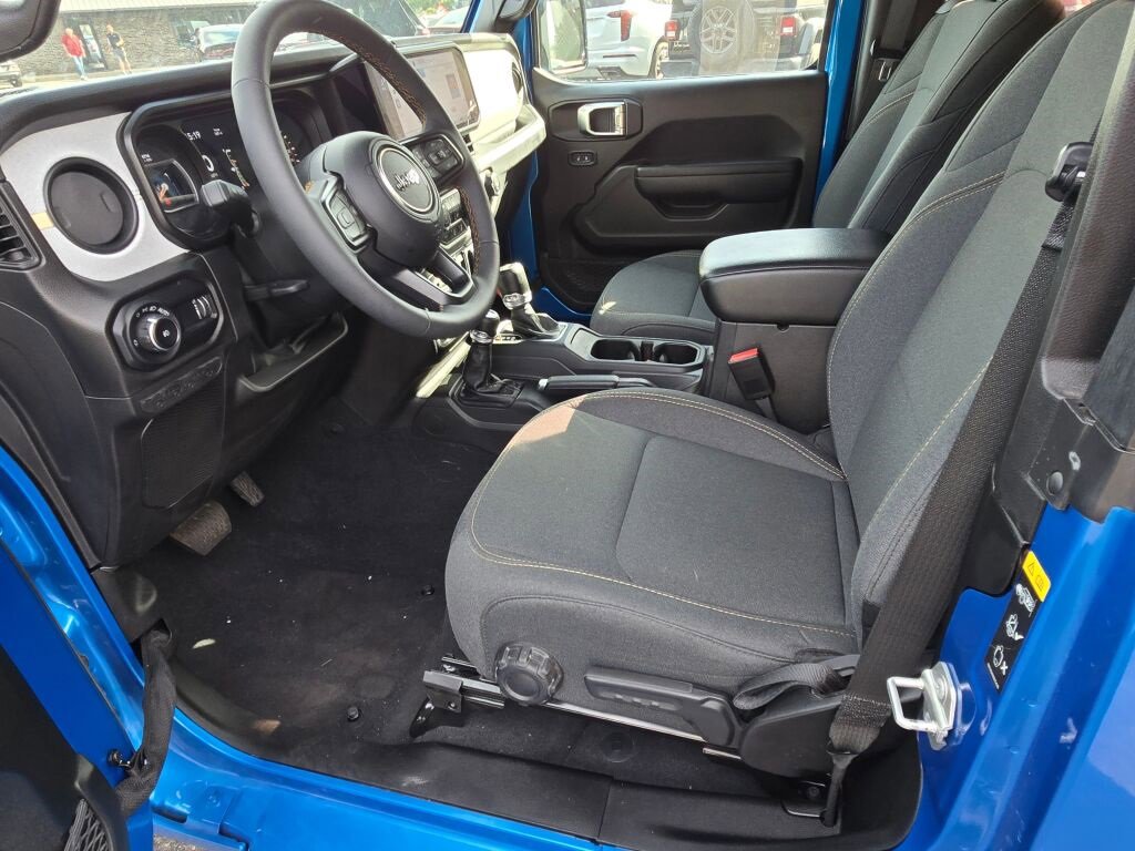 Used 2024 Jeep Wrangler Sport S image 12