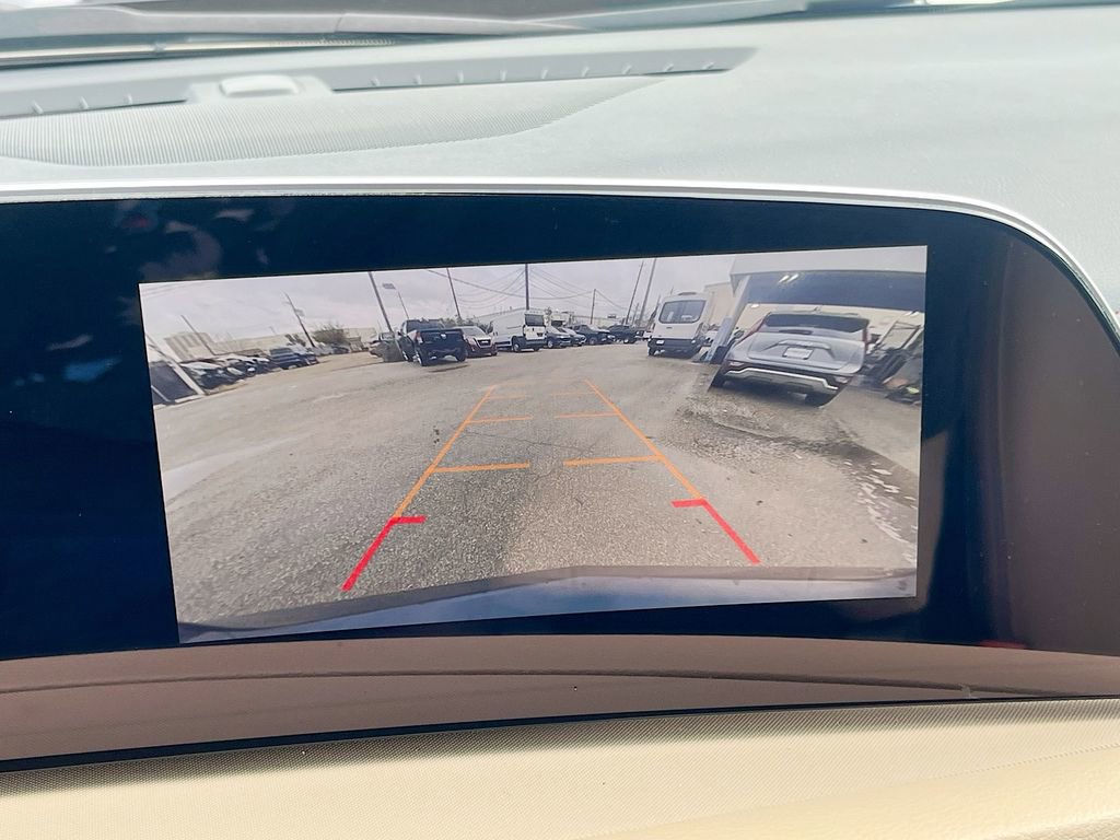 Used 2024 Cadillac XT4 Luxury w/ Cold Weather Package FWD image 14