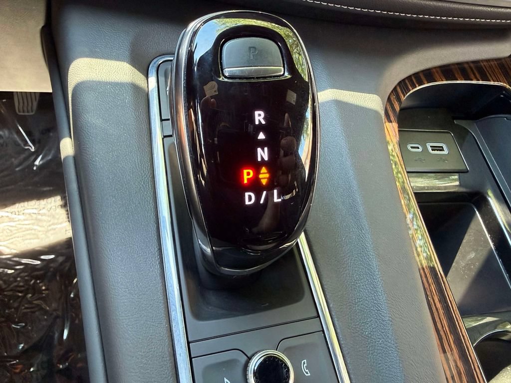 Used 2024 Cadillac Escalade Luxury AWD/4WD image 25