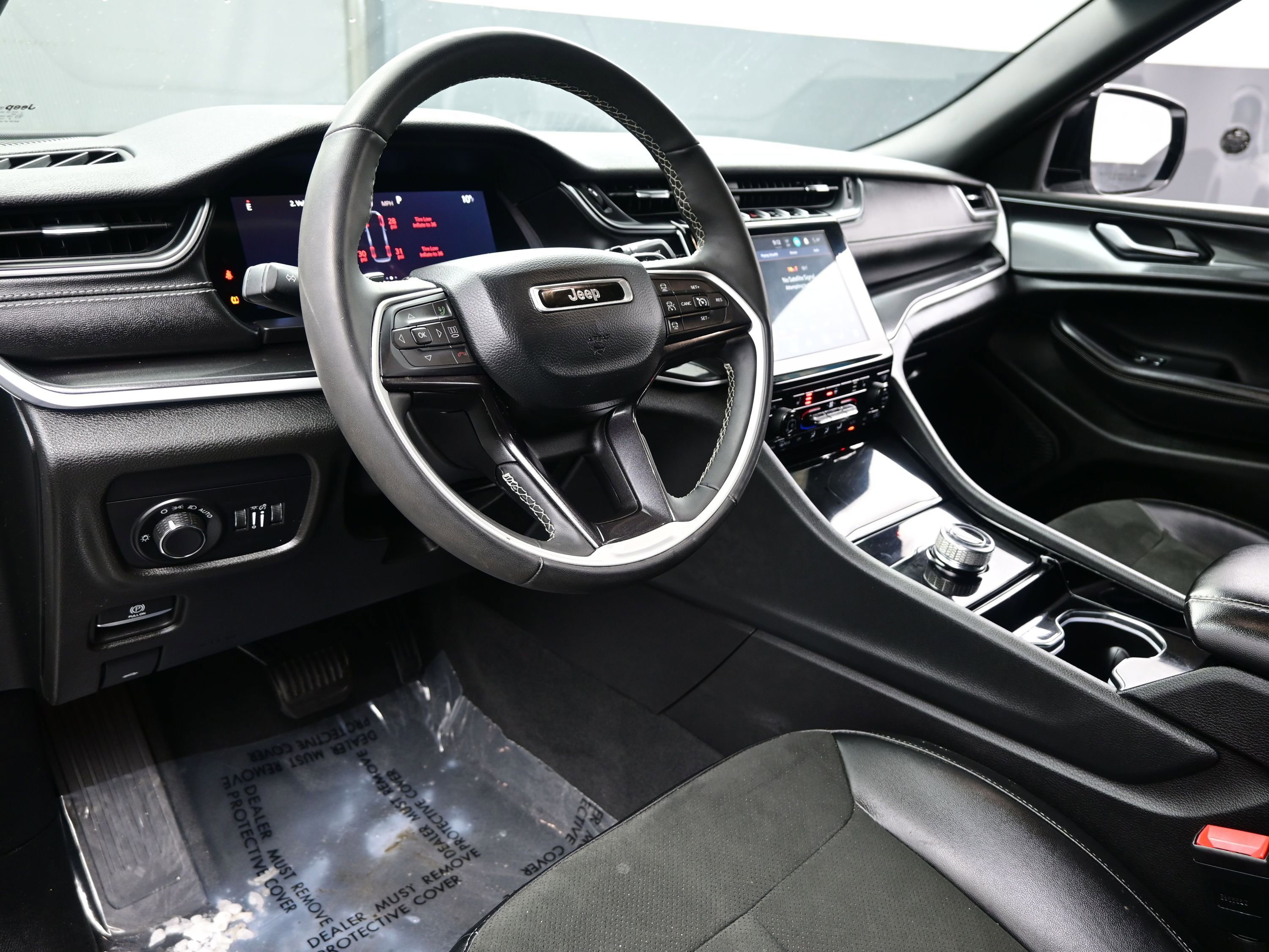 Used 2023 Jeep Grand Cherokee L Laredo image 13