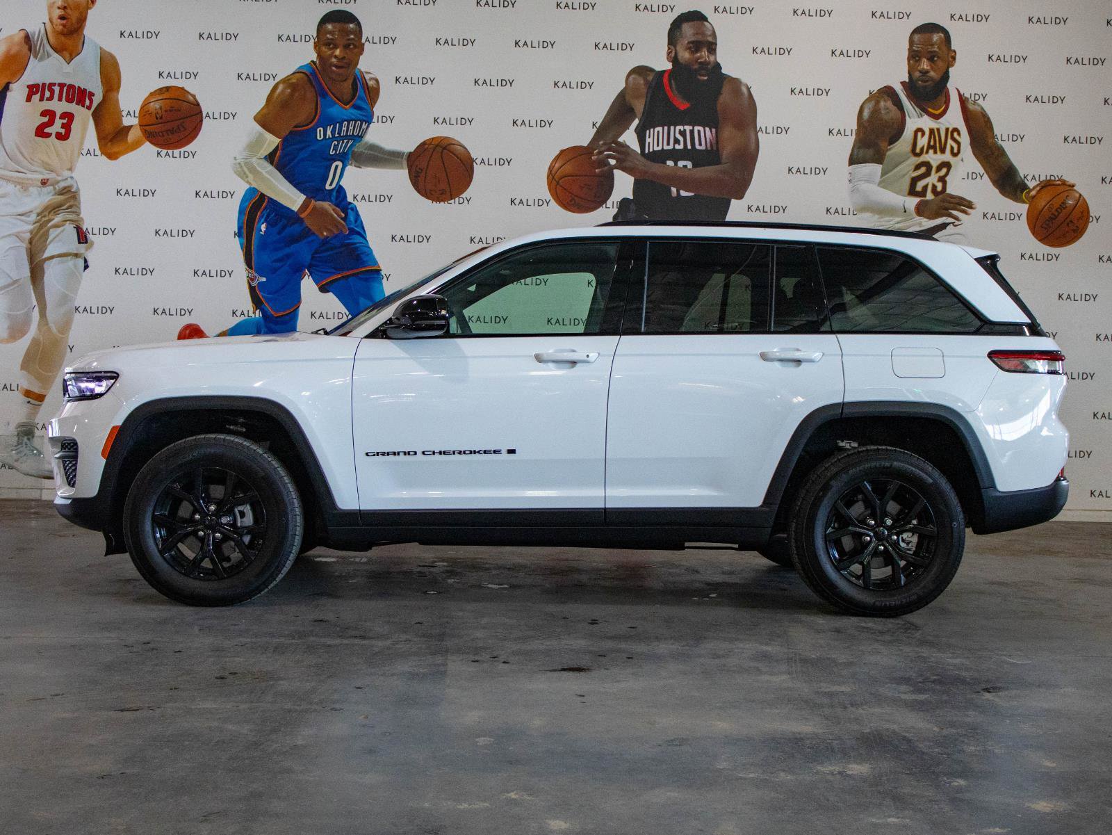 Used 2025 Jeep Grand Cherokee Altitude image 17