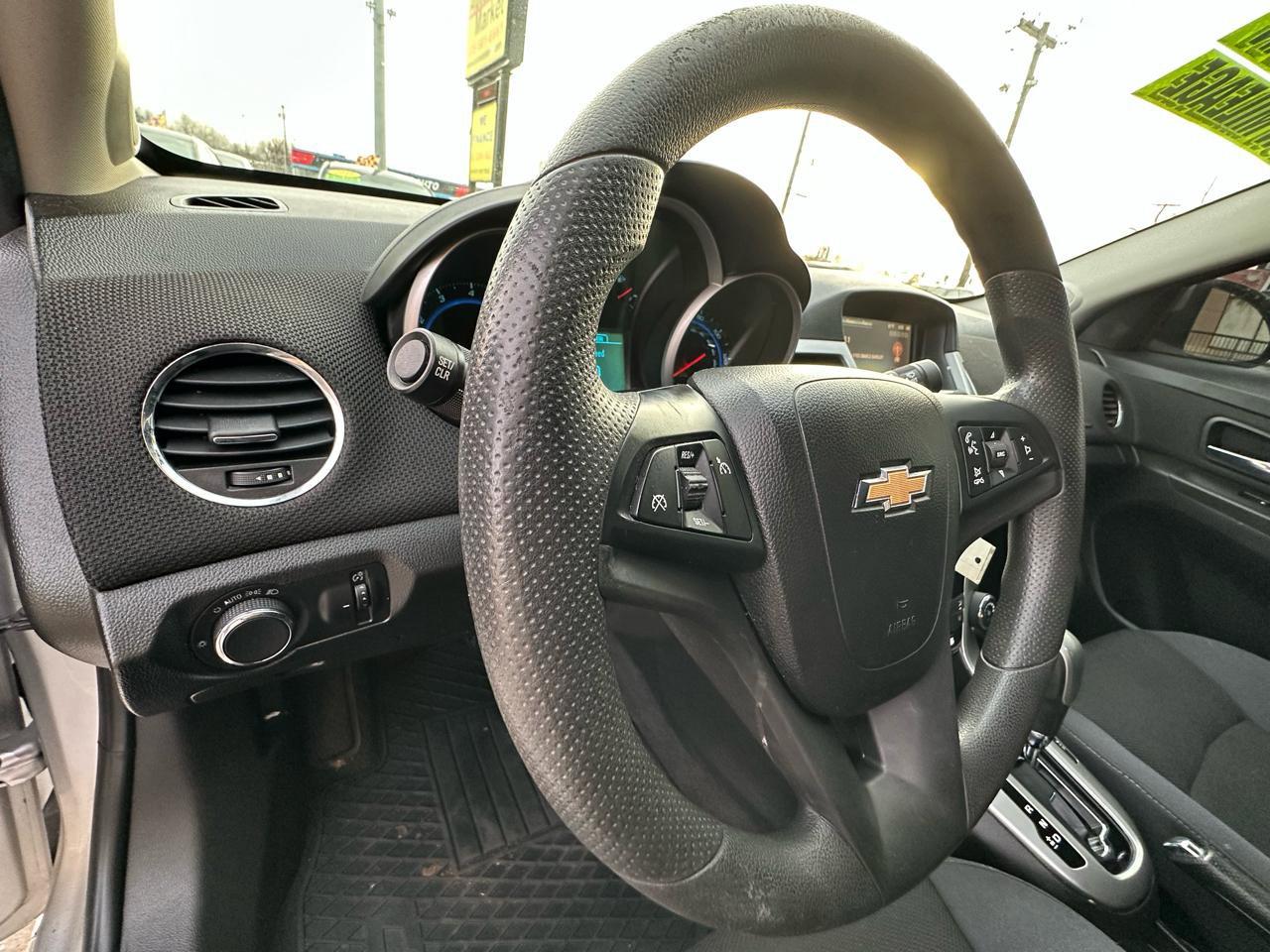 Used 2016 Chevrolet Cruze LT FWD image 13