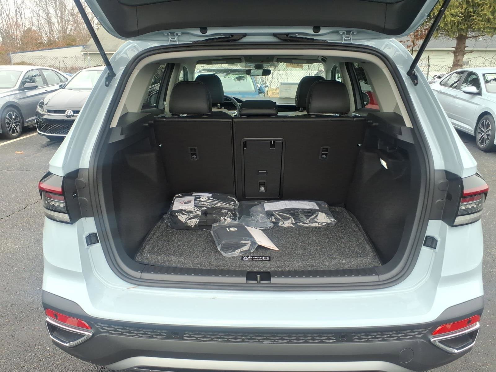 New 2026 Volkswagen Taos SE image 8