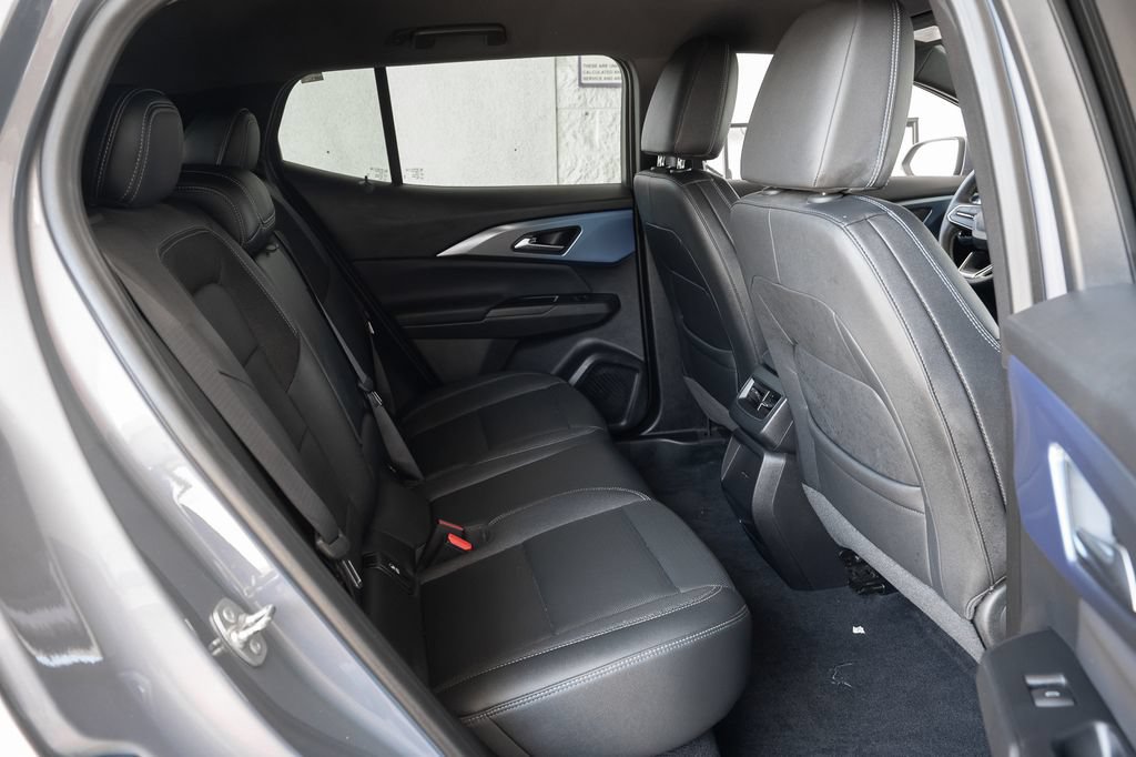 Used 2024 Chevrolet Equinox EV LT FWD image 36