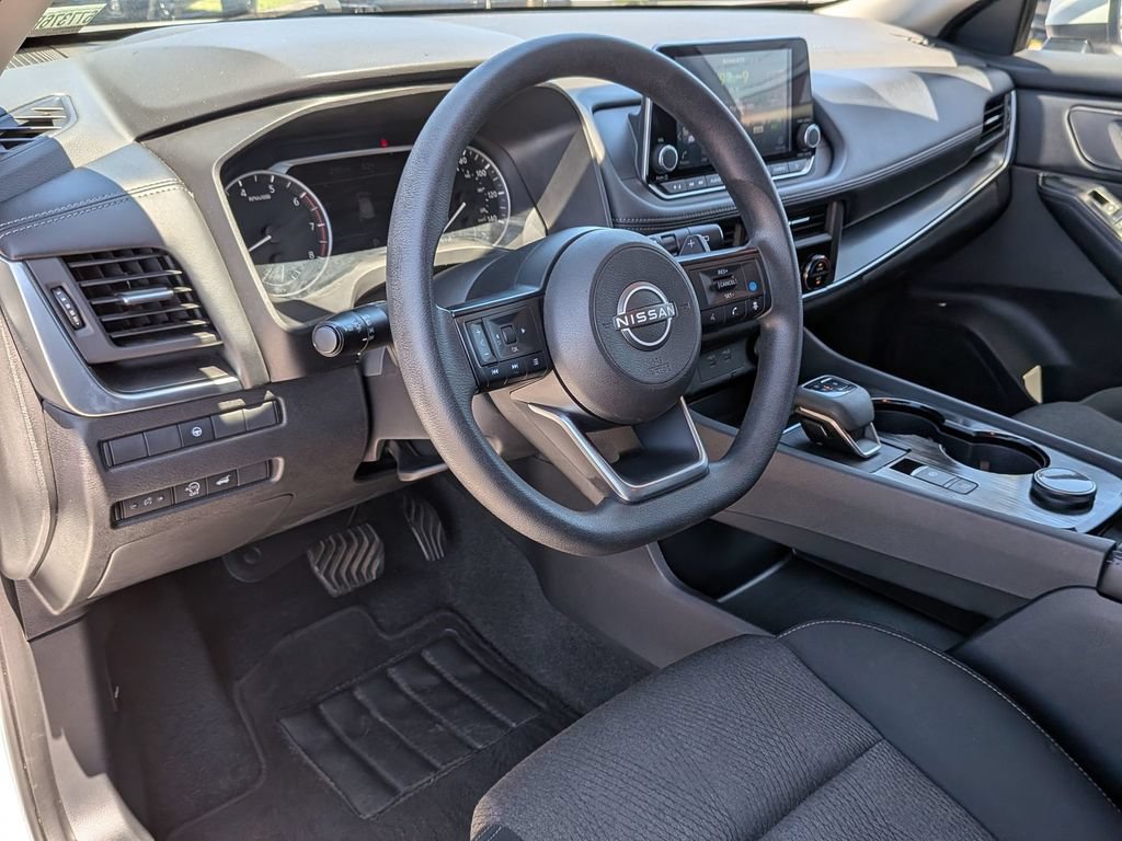 Used 2024 Nissan Rogue SV AWD/4WD image 32