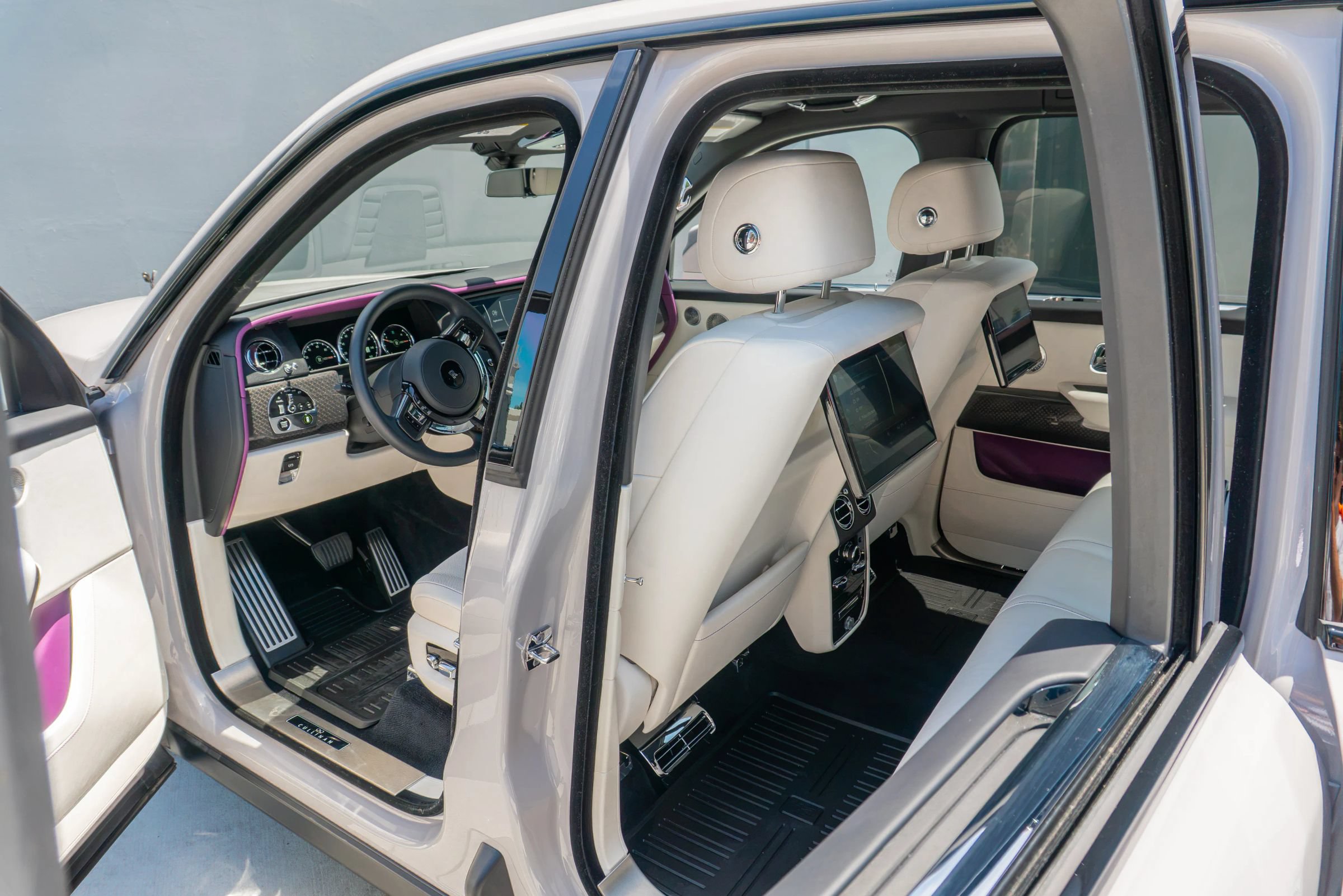 Used 2024 Rolls-Royce Cullinan Black Badge AWD/4WD image 77