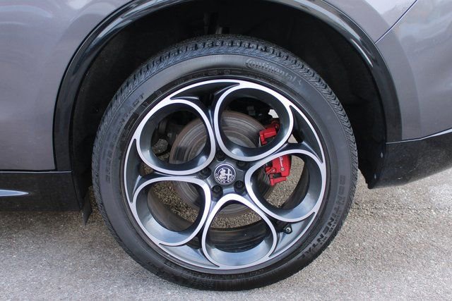 Used 2024 Alfa Romeo Stelvio Veloce image 38