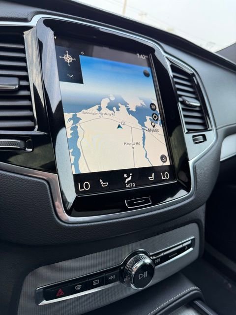 Used 2022 Volvo XC90 T8 R-Design w/ Advanced Package image 32