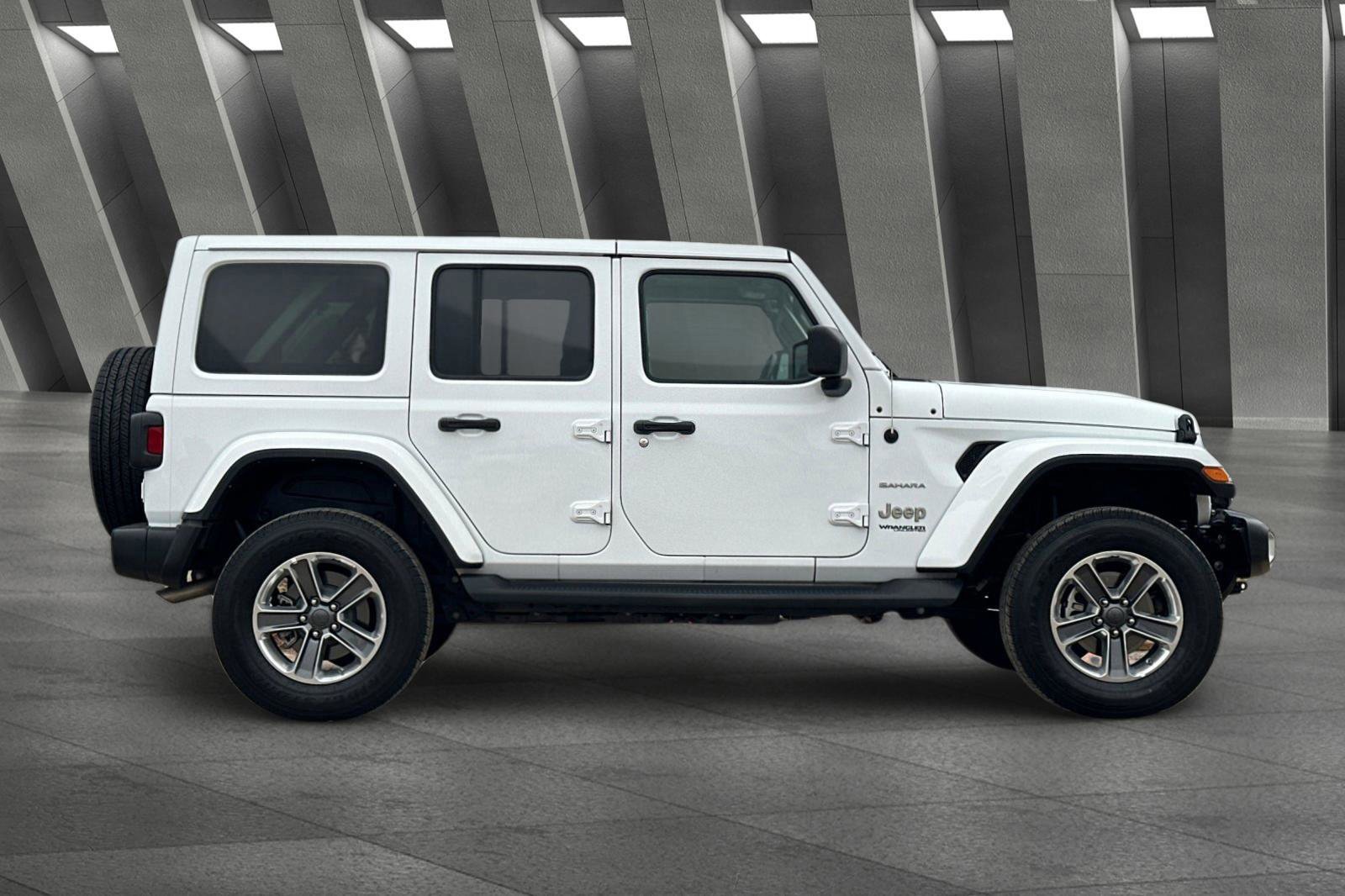 Used 2022 Jeep Wrangler Unlimited Sahara image 3