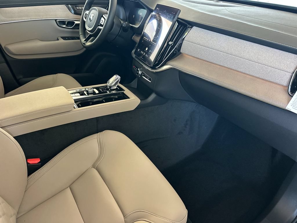 New 2026 Volvo XC90 T8 Plus AWD/4WD image 16