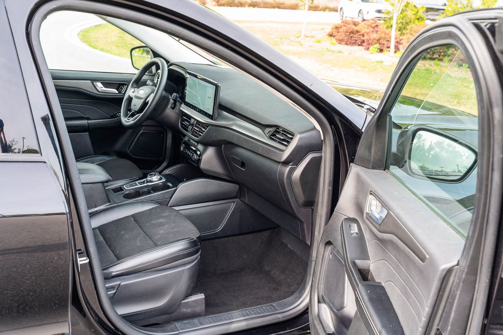 Used 2024 Ford Escape SE image 11