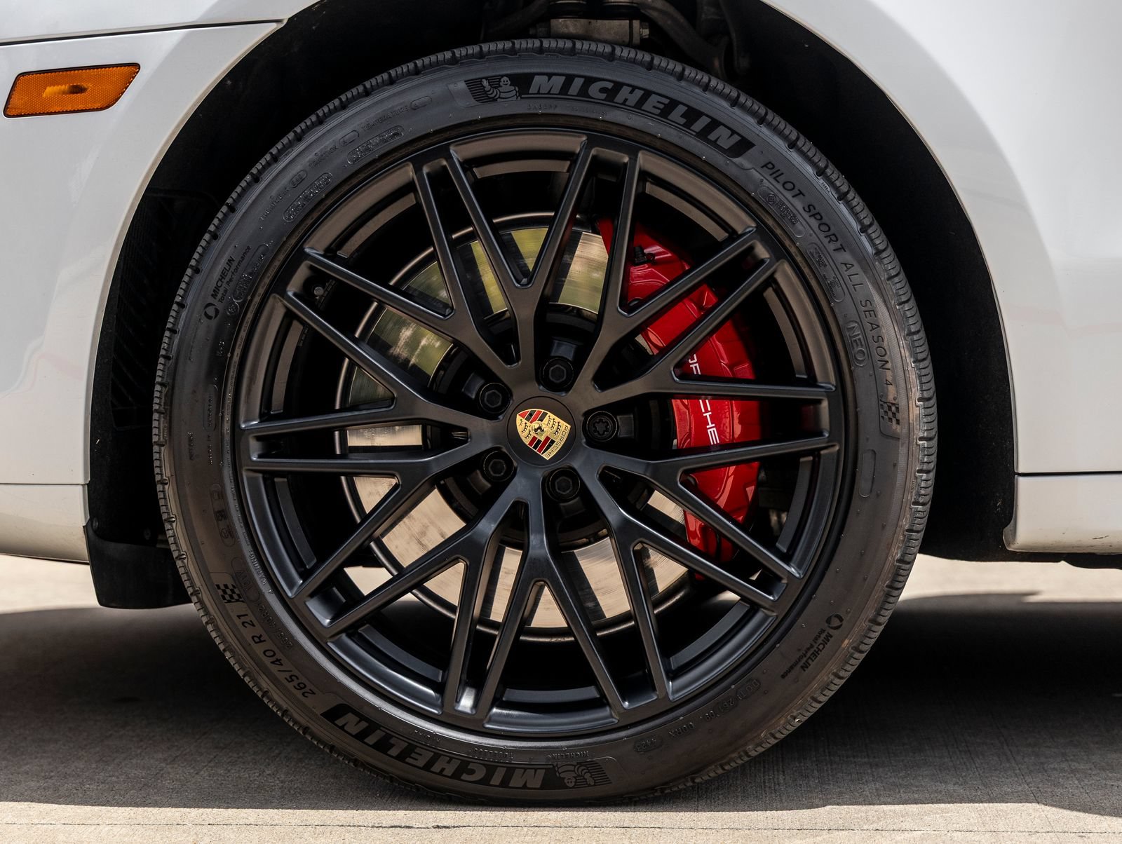 Certified 2024 Porsche Macan GTS AWD/4WD image 15