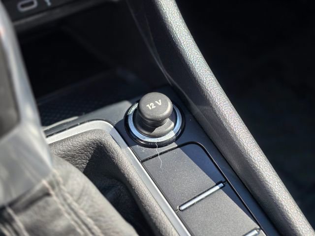 Used 2025 Volkswagen Jetta SE image 36