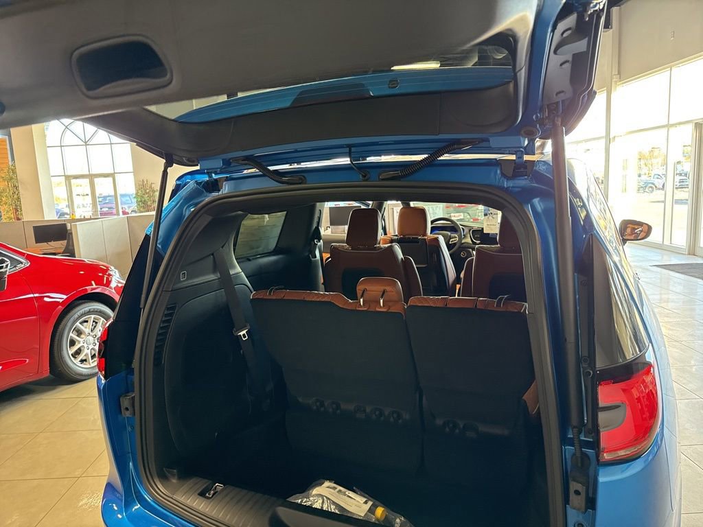 New 2026 Chrysler Pacifica Pinnacle image 17