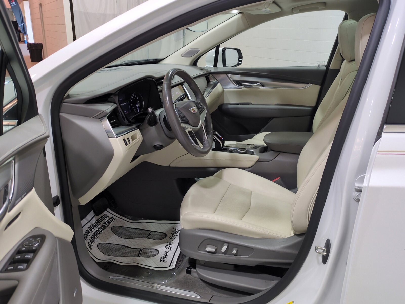 Used 2023 Cadillac XT5 Premium Luxury AWD/4WD image 16
