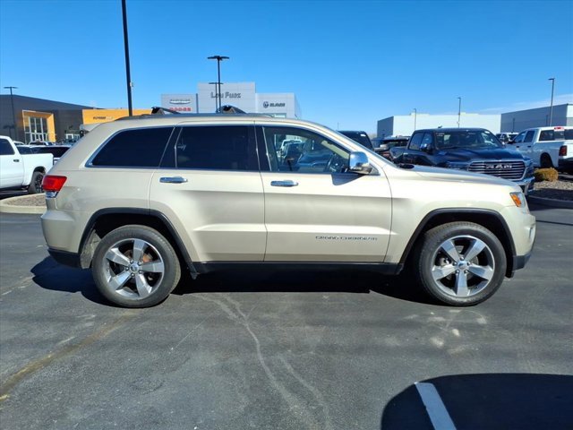 Used 2014 Jeep Grand Cherokee Limited w/ Trailer Tow Group IV image 30
