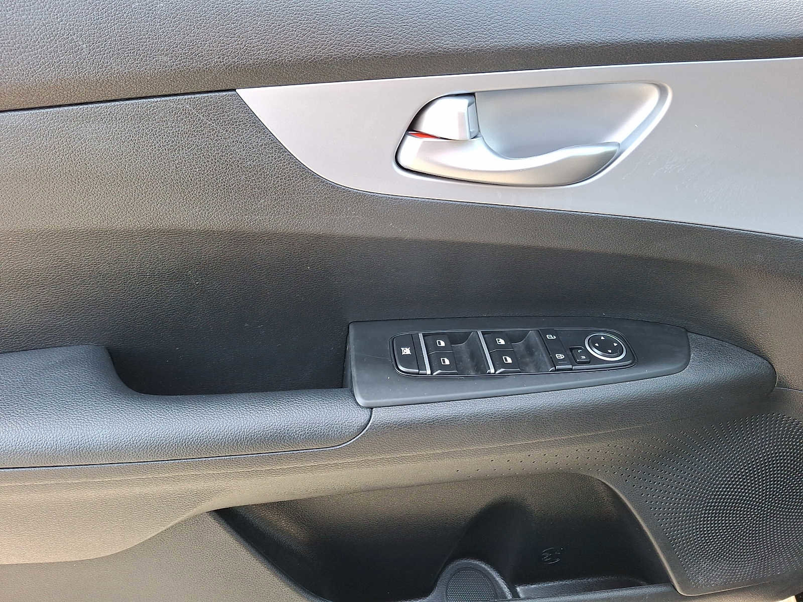 Used 2023 Kia Forte LXS w/ LXS Technology Package image 10