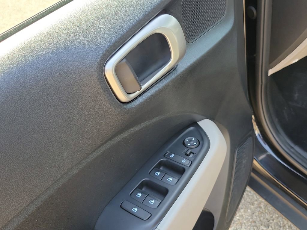 Used 2025 Hyundai Venue SEL image 20