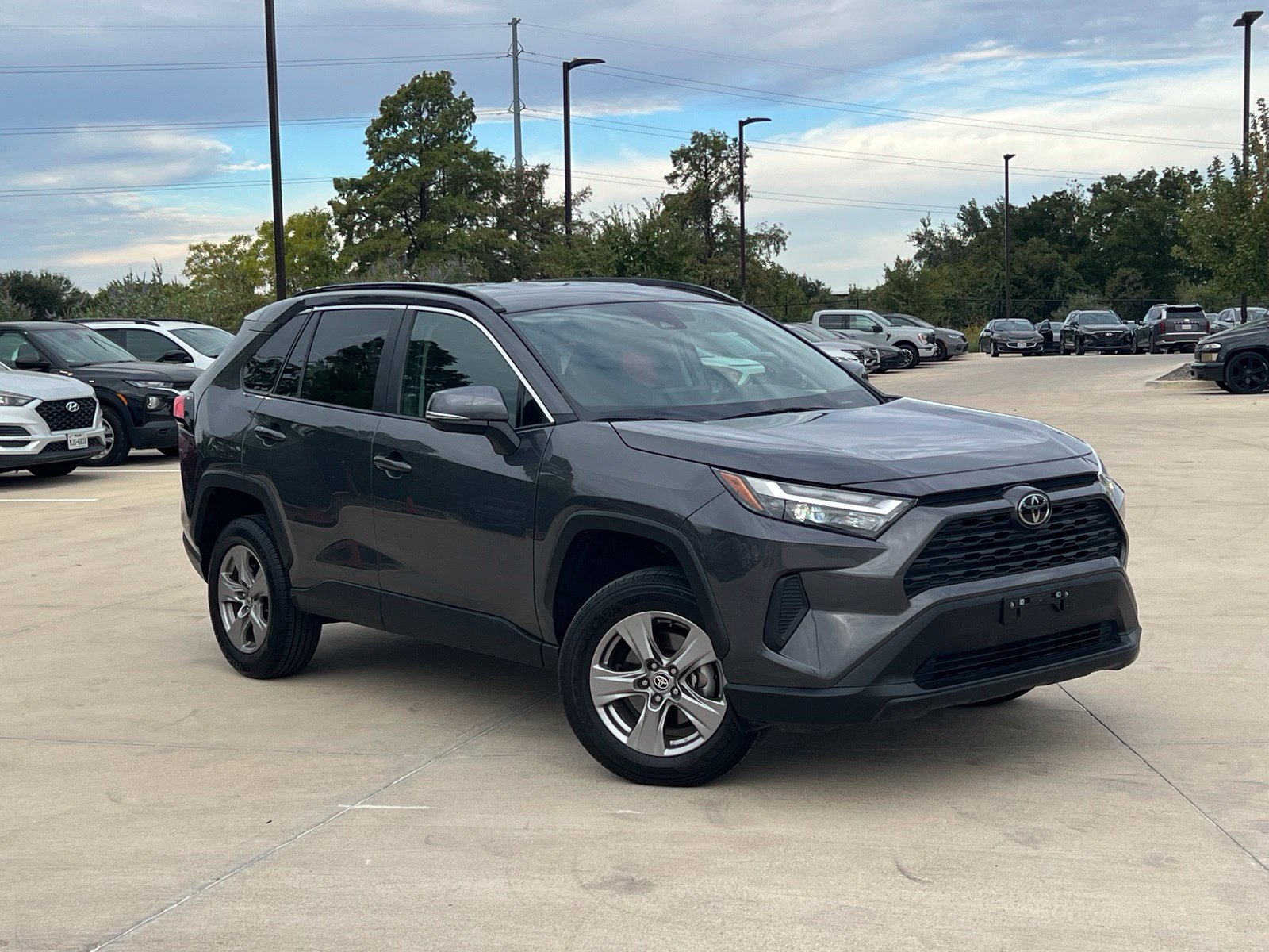 Used 2025 Toyota RAV4 XLE FWD image 1