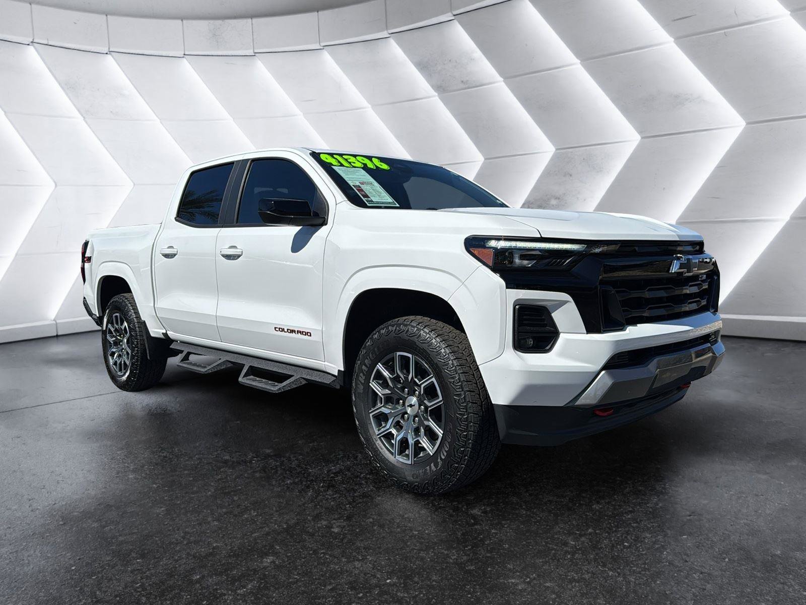 Used 2024 Chevrolet Colorado Z71 w/ Z71 Convenience Package 2