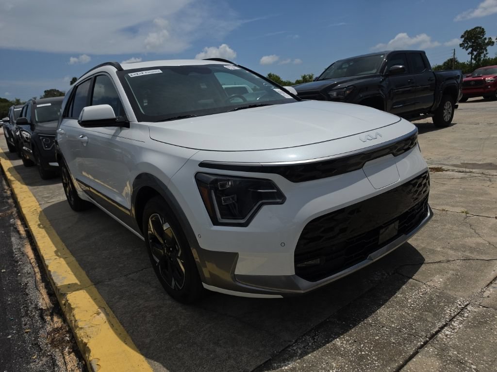 Certified 2023 Kia Niro Wave FWD image 3