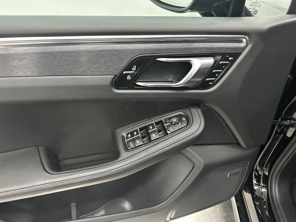Used 2025 Porsche Macan GTS AWD/4WD image 14