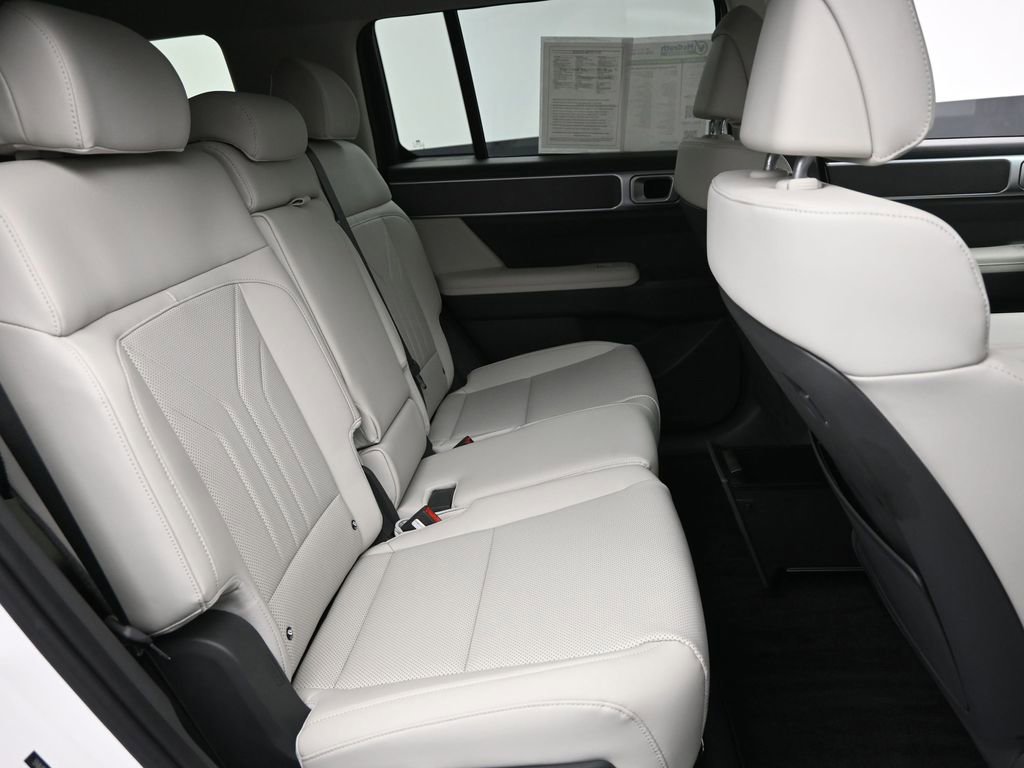 Used 2025 Hyundai Santa Fe SEL image 9