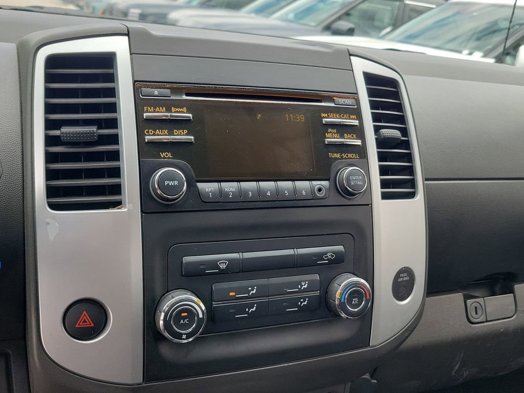 Used 2014 Nissan Frontier Desert Runner image 25