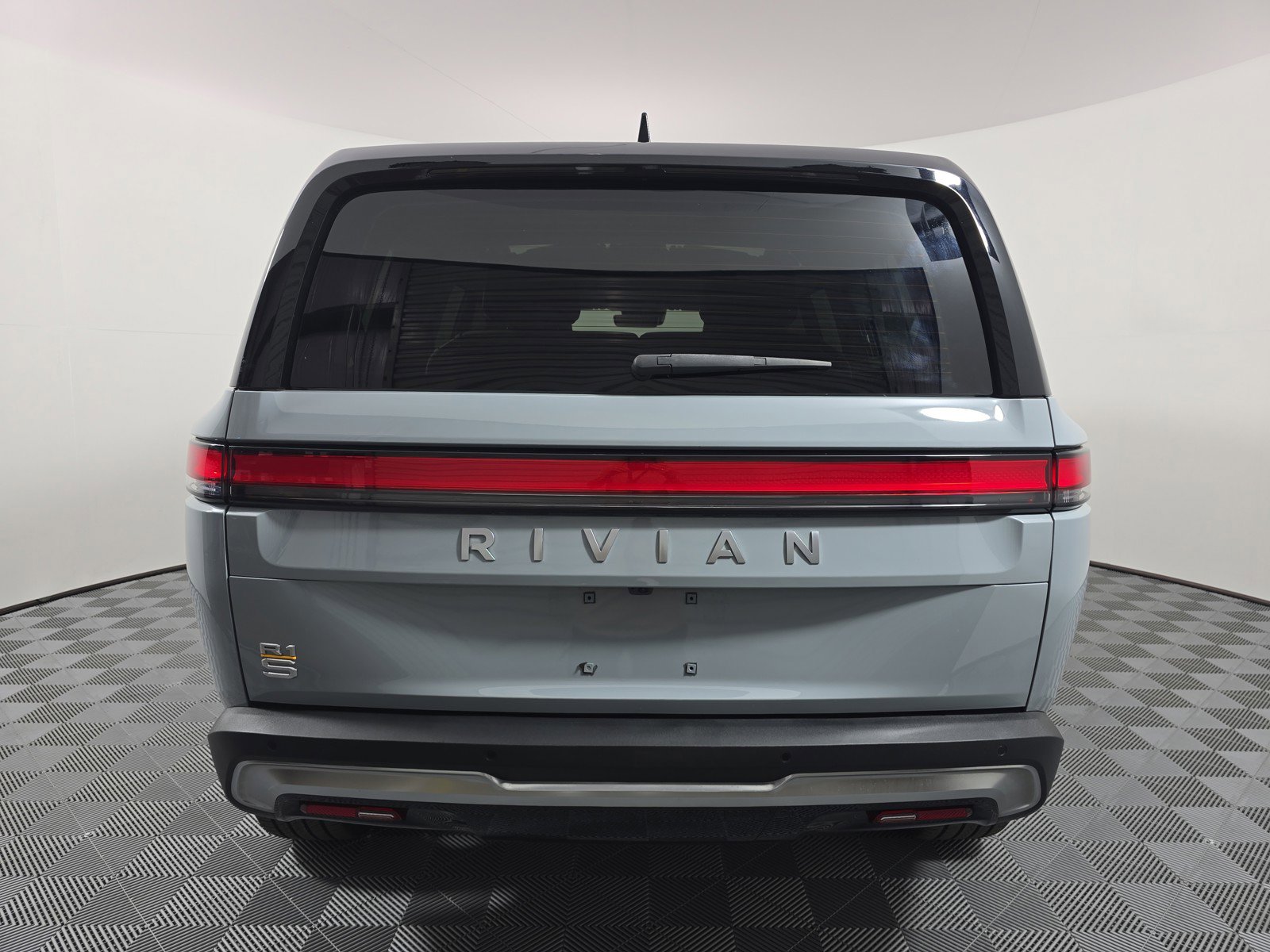 Used 2024 Rivian R1S Adventure AWD/4WD image 4
