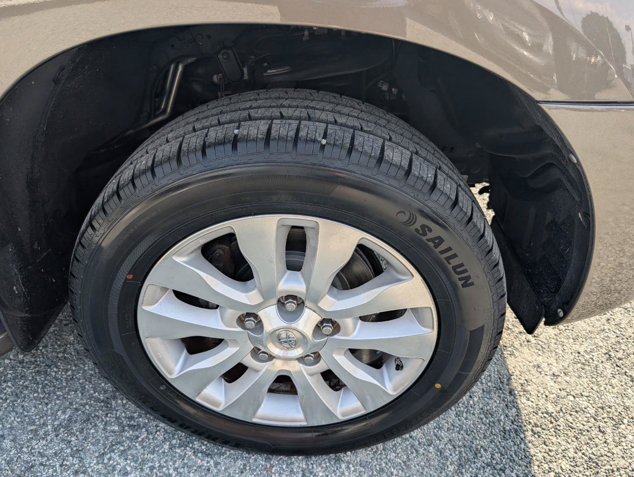 Used 2014 Toyota Sequoia Platinum AWD/4WD image 4