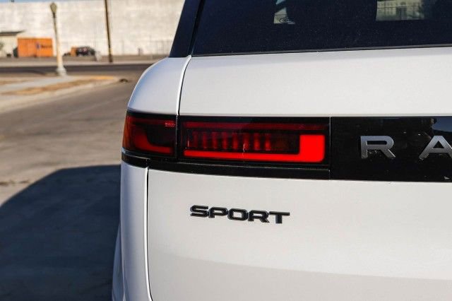 New 2025 Land Rover Range Rover Sport Dynamic SE image 13