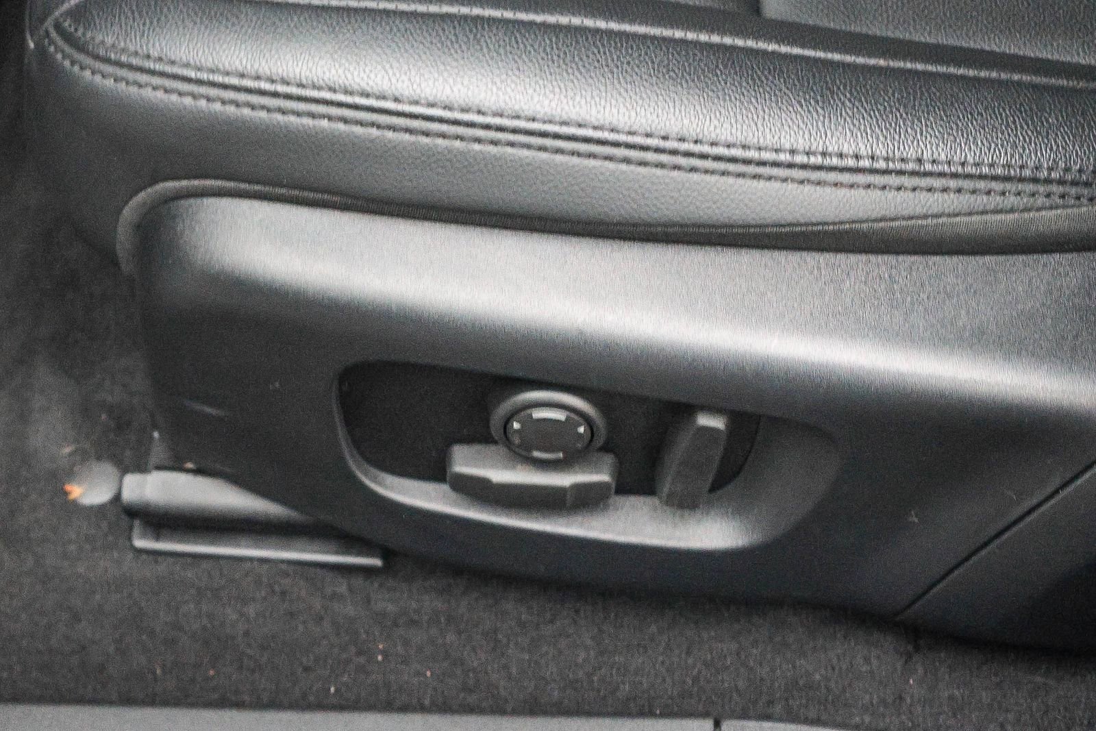 Used 2025 Land Rover Range Rover Evoque S image 30