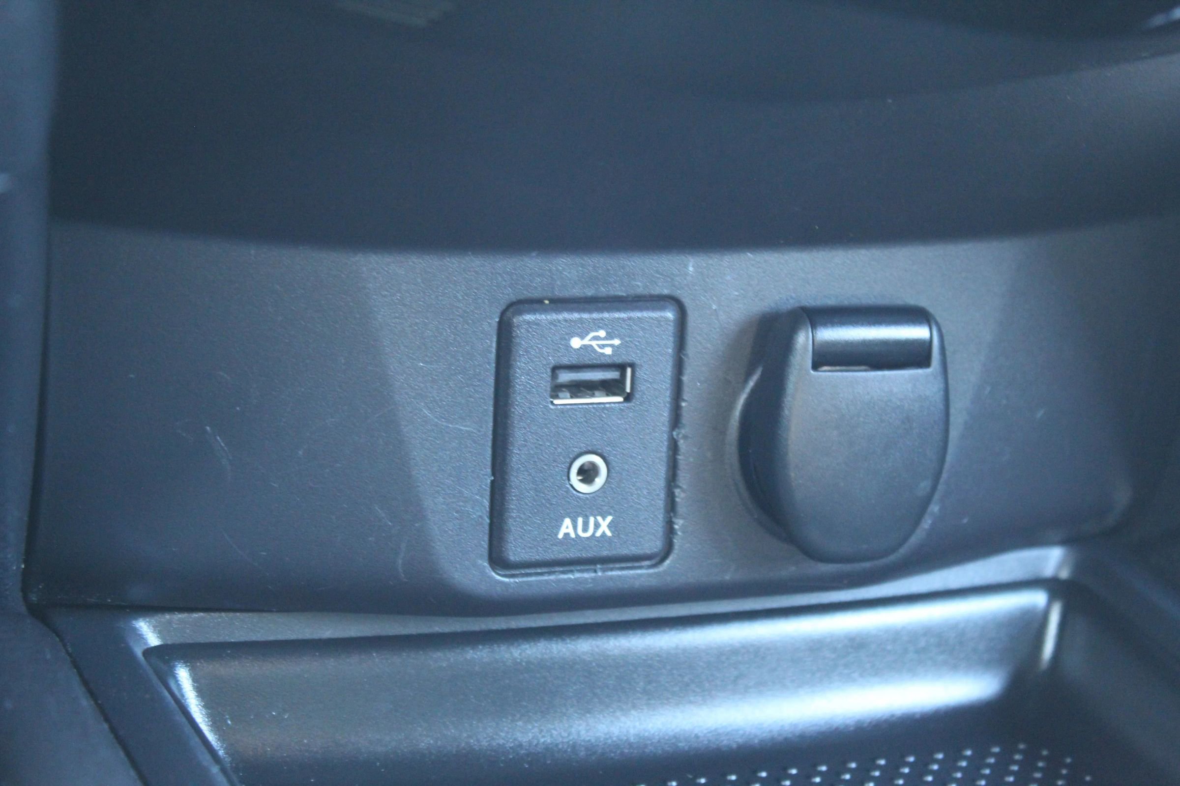 Used 2015 Nissan Rogue SV AWD/4WD image 28