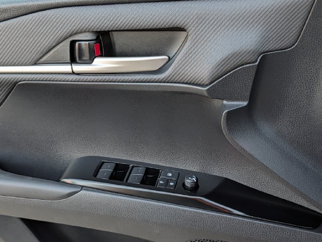 Used 2025 Toyota Camry SE FWD image 24