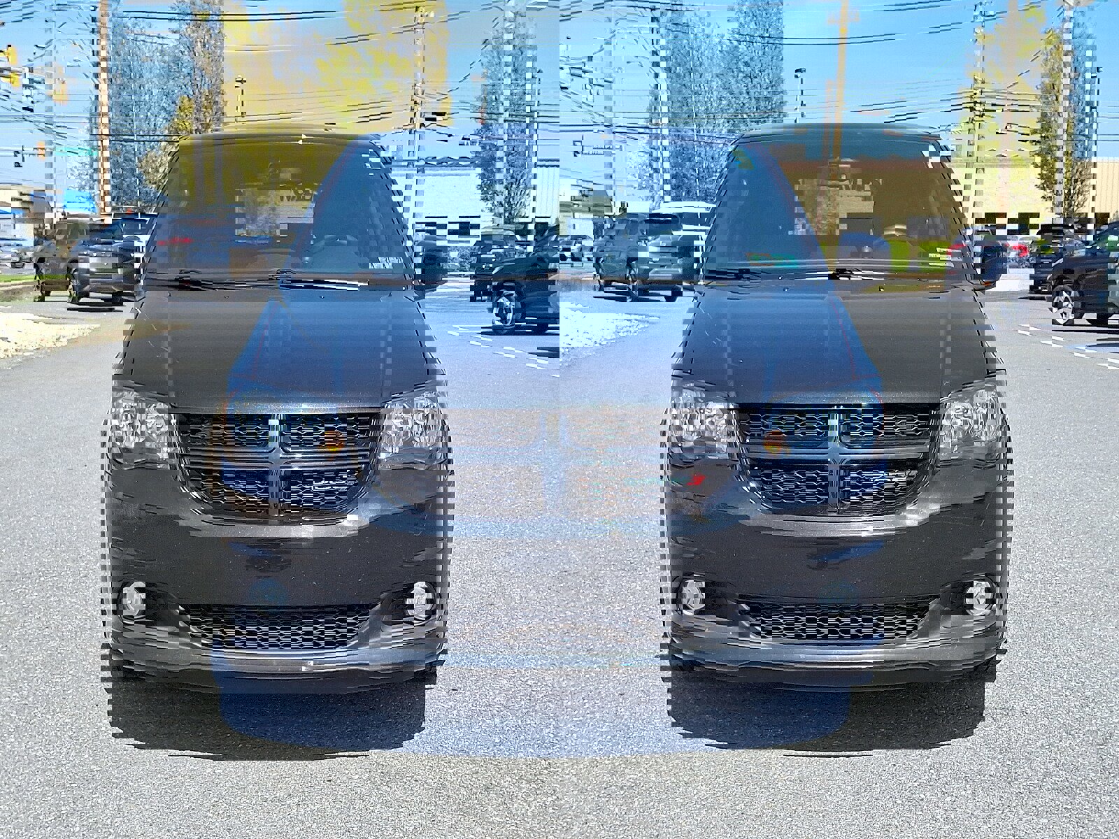 Used 2017 Dodge Grand Caravan SXT w/ Driver Convenience Group image 2