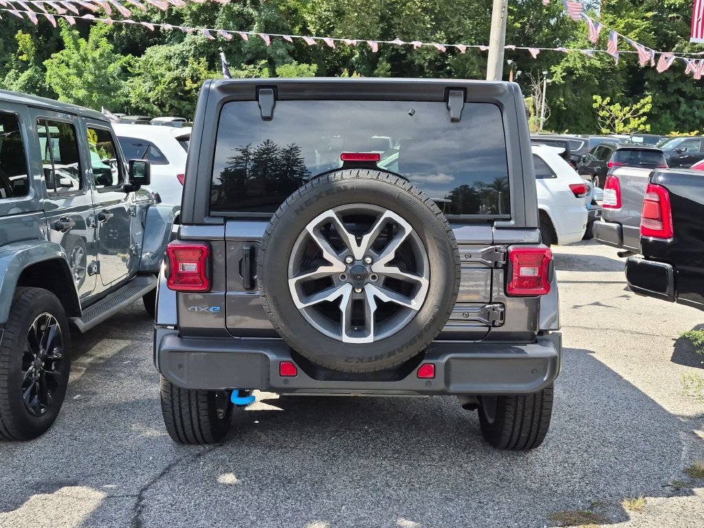 Used 2024 Jeep Wrangler Unlimited w/ Convenience Group AWD/4WD image 4