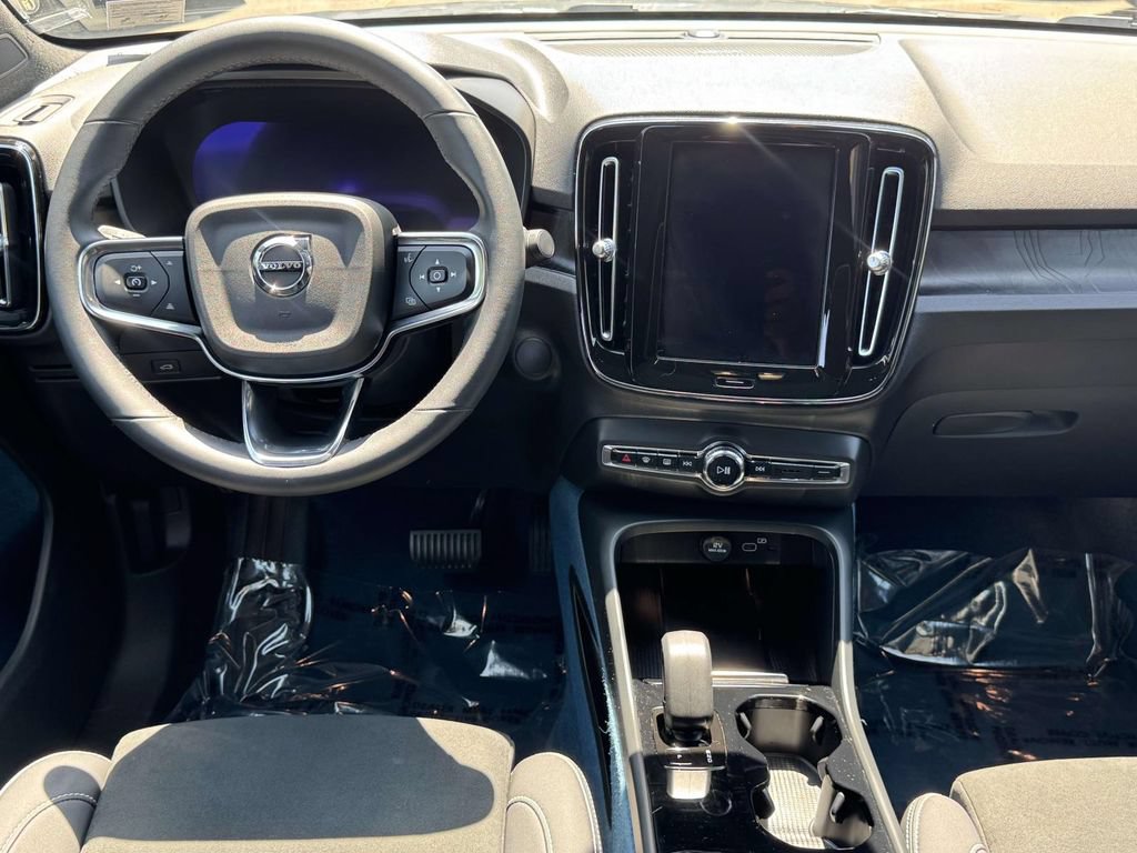 Used 2023 Volvo C40 P8 Recharge Ultimate AWD/4WD image 2