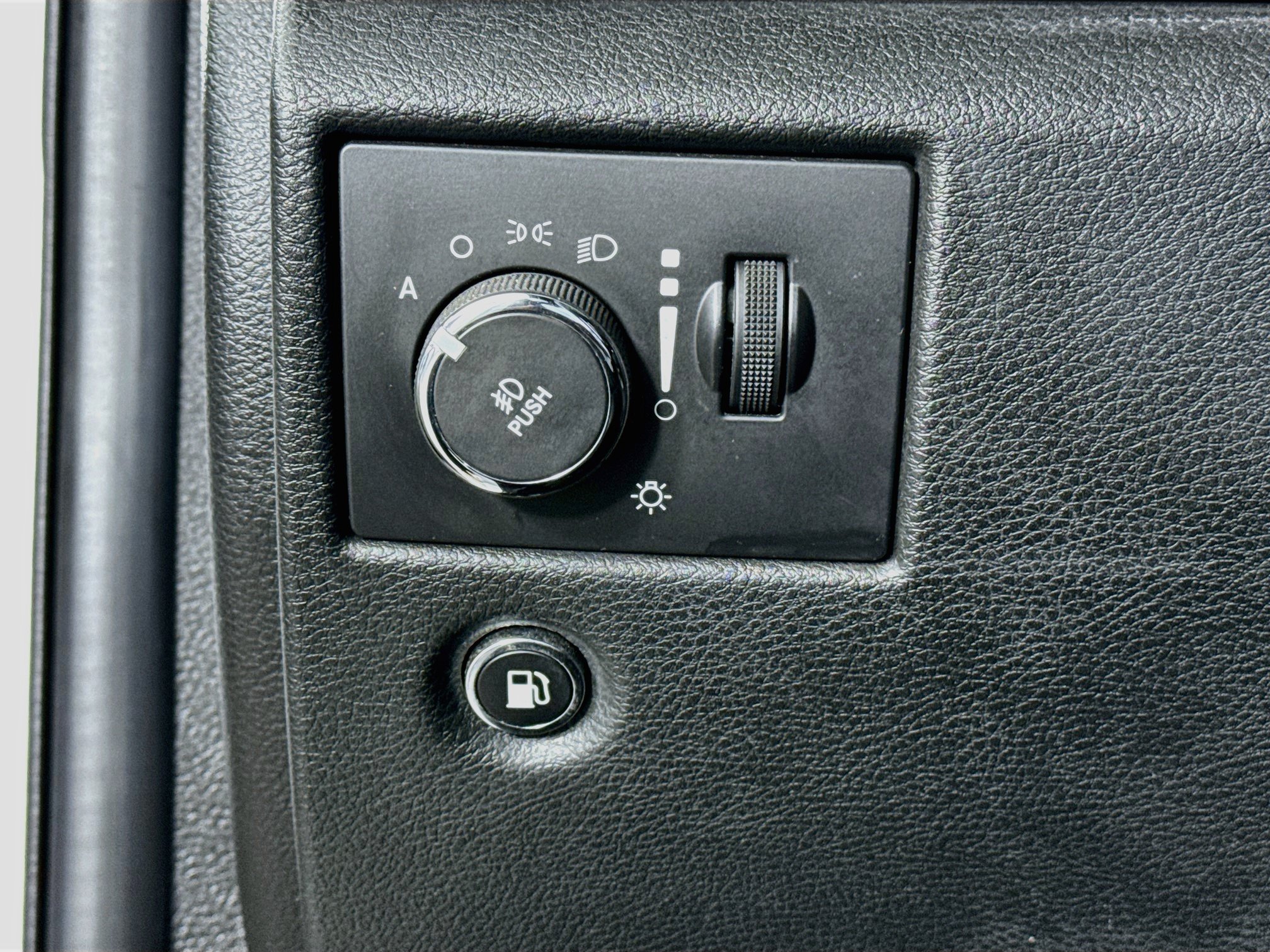 Used 2015 Jeep Grand Cherokee Altitude AWD/4WD image 10
