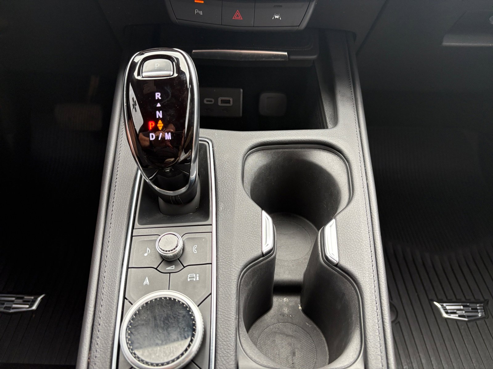 Used 2024 Cadillac XT4 Luxury w/ LPO, Floor Liner Package FWD image 14