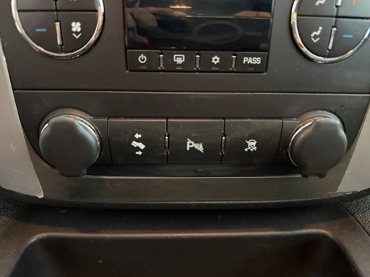 Used 2007 GMC Yukon XL SLT w/ SLT Preferred Equipment Group AWD/4WD image 19