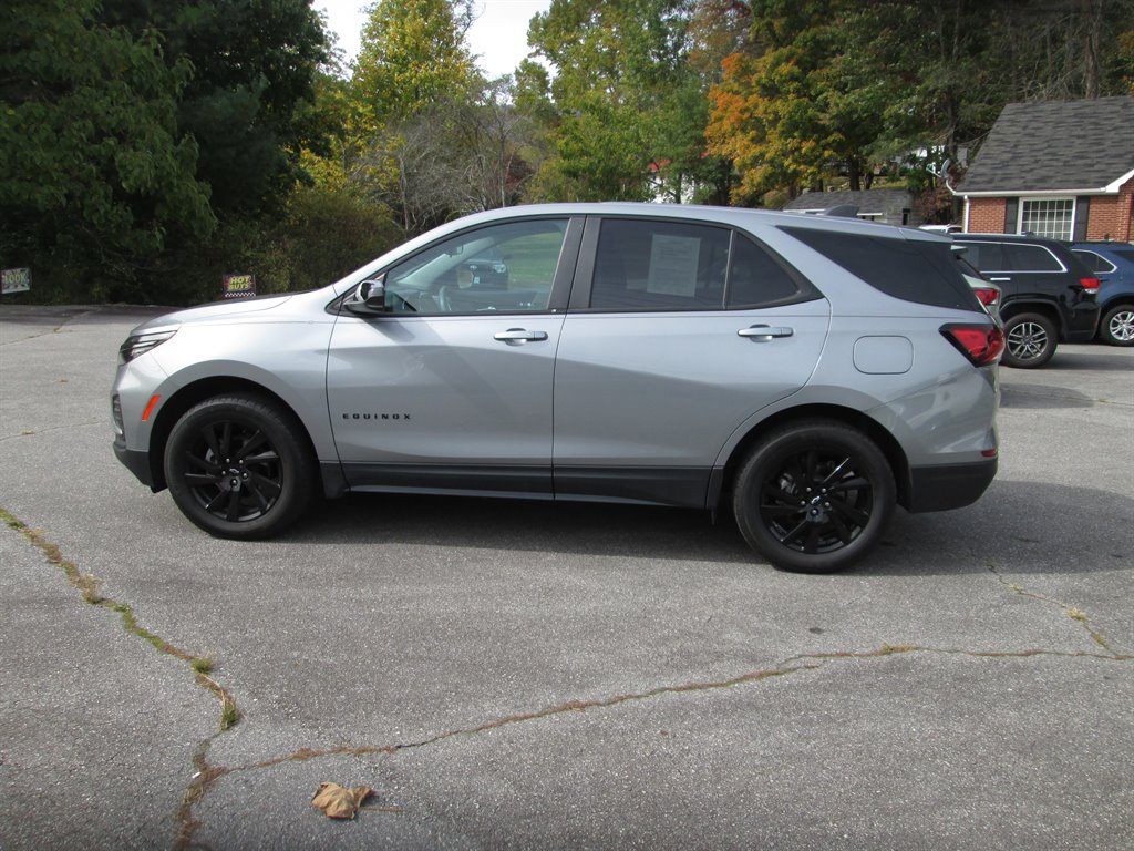 Used 2023 Chevrolet Equinox LS w/ LS Convenience Package AWD/4WD image 4